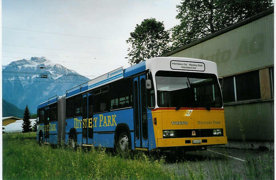 (085'826) - PostAuto Bern - BE 610'550 - Volvo/R&J (ex VB Biel Nr. 132) am 4. Juni 2006 in Interlaken, Garage