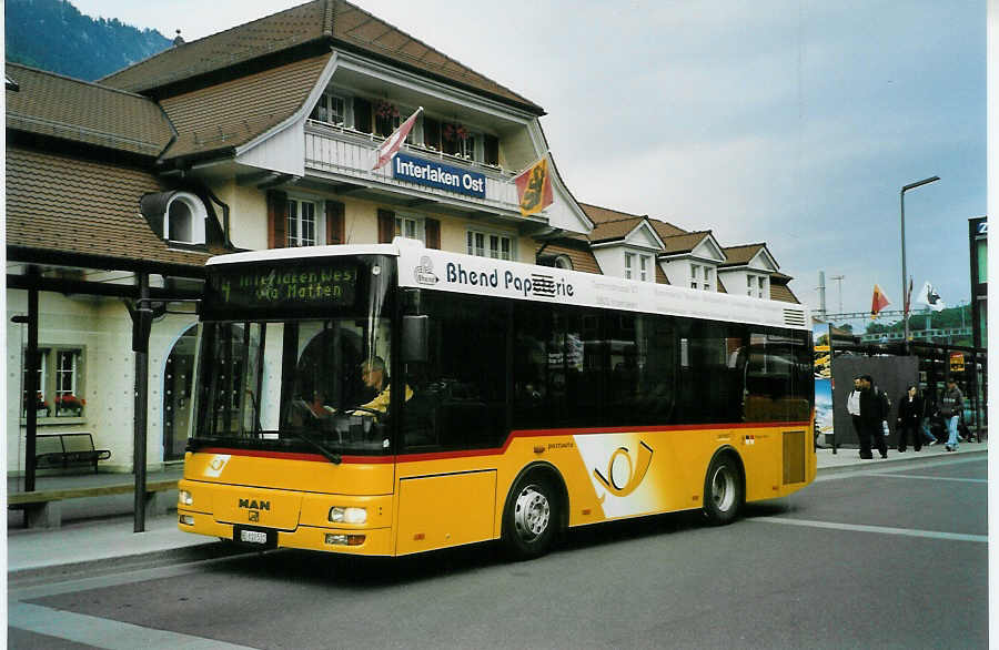(085'829) - PostAuto Bern - BE 610'531 - MAN/Gppel (ex P 23'032) am 4. Juni 2006 beim Bahnhof Interlaken Ost