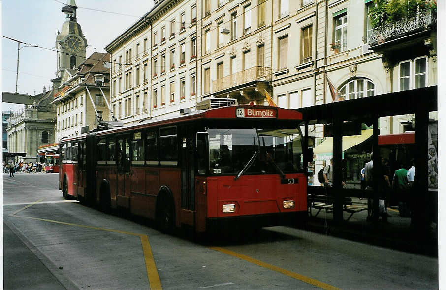 (086'227) - Bernmobil, Bern - Nr. 53 - FBW/R&J Gelenktrolleybus am 16. Juni 2006 beim Bahnhof Bern