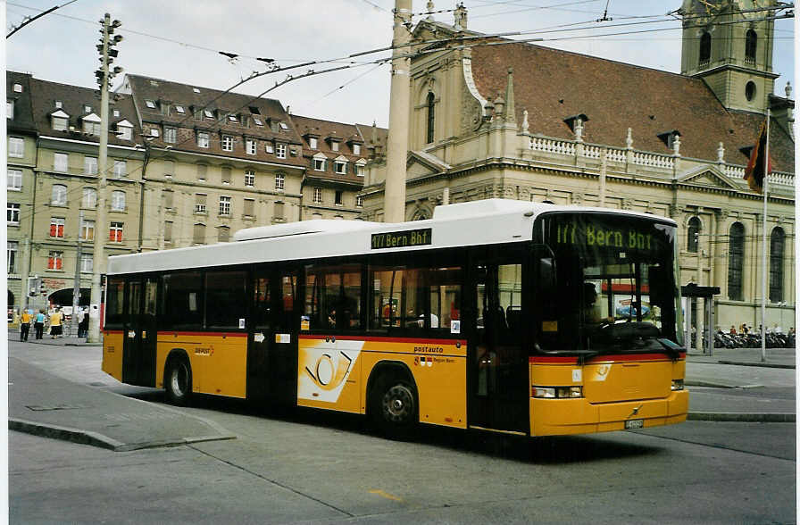 (086'231) - PostAuto Bern - Nr. 511/BE 615'598 - Volvo/Hess (ex P 25'677) am 16. Juni 2006 beim Bahnhof Bern