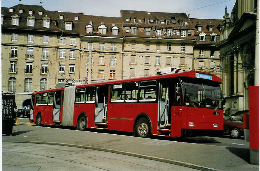 (086'301) - Bernmobil, Bern - Nr. 34 - FBW/Gangloff Gelenktrolleybus am 16. Juni 2006 beim Bahnhof Bern