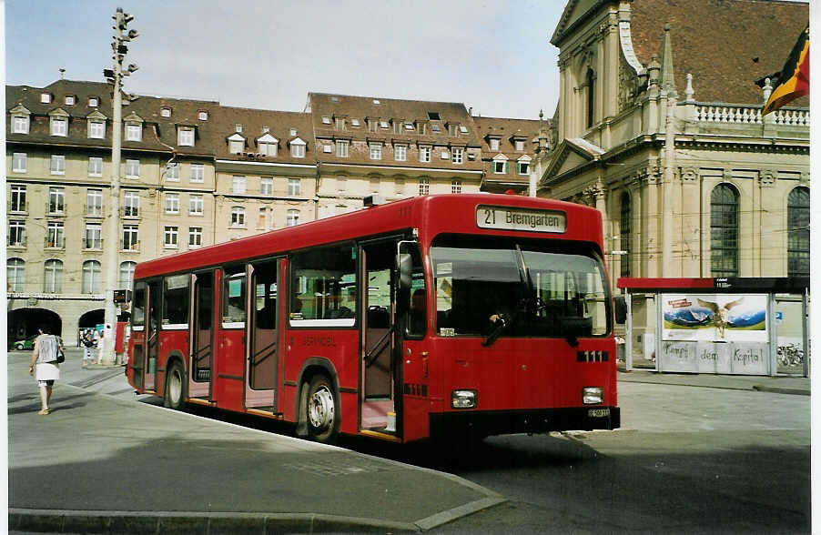 (086'302) - Bernmobil, Bern - Nr. 111/BE 500'111 - Volvo/R&J am 16. Juni 2006 beim Bahnhof Bern