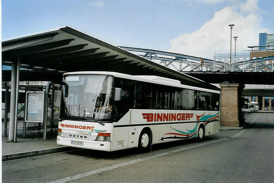 (087'414) - Binninger, Vrstetten - EM-TB 59 - Setra am 24. Juli 2006 beim Bahnhof Freiburg