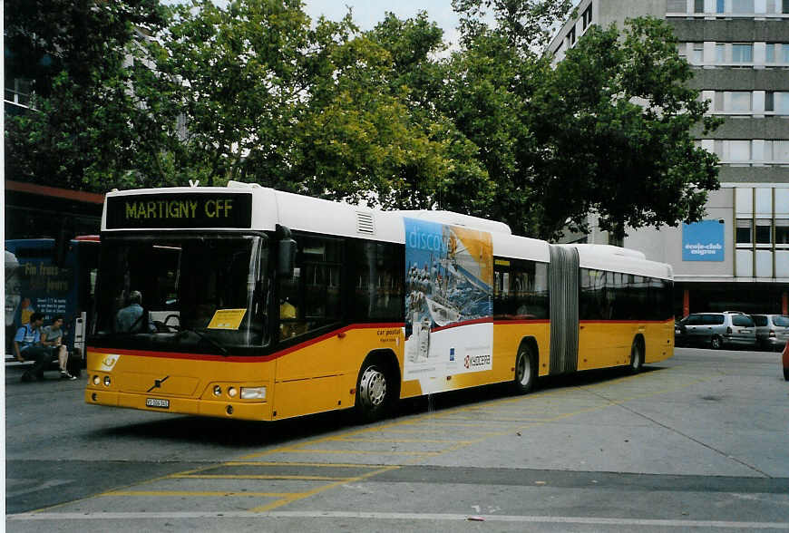 (087'923) - Buchard, Leytron - VS 104'345 - Volvo am 26. Juli 2006 beim Bahnhof Sion