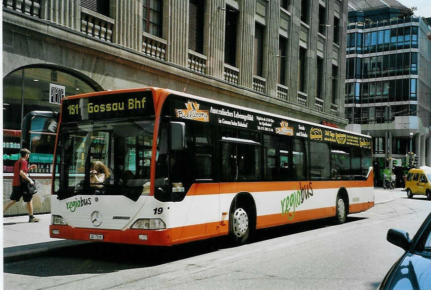 (088'119) - Regiobus, Gossau - Nr. 19/SG 7319 - Mercedes am 28. Juli 2006 beim Bahnhof St. Gallen