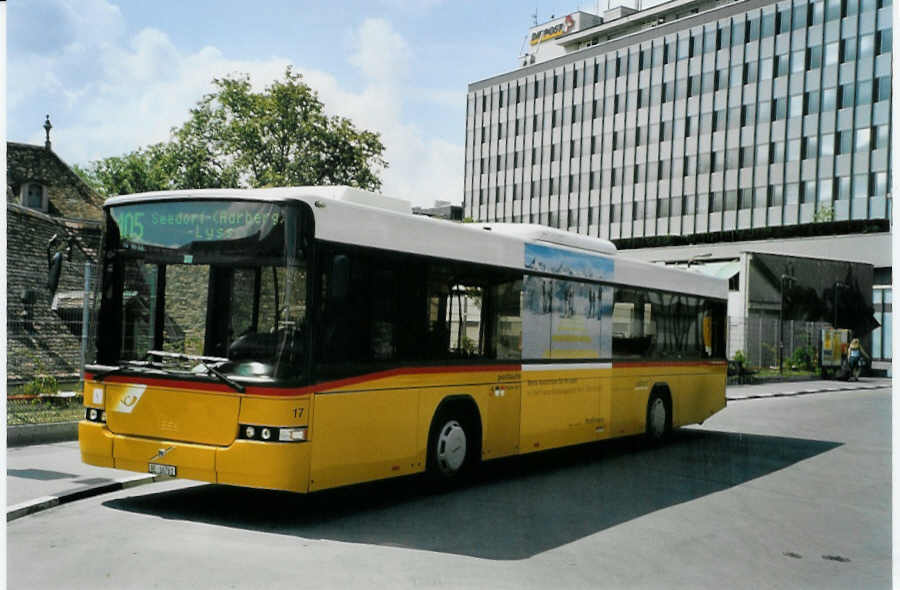 (088'223) - Steiner, Ortschwaben - Nr. 17/BE 16'761 - Volvo/Hess am 29. Juli 2006 in Bern, Postautostation