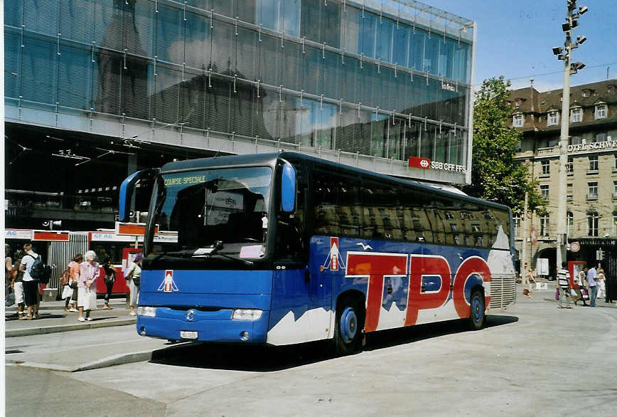 (088'303) - TPC Aigle - Nr. 13/VD 1076 - Irisbus am 29. Juli 2006 beim Bahnhof Bern 