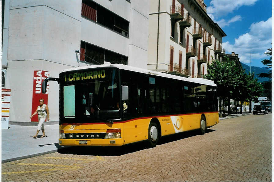 (088'504) - AutoPostale Ticino - TI 215'397 - Setra (ex P 25'852) am 2. August 2006 beim Bahnhof Bellinzona