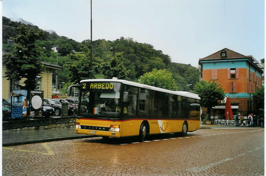 (088'729) - AutoPostale Ticino - TI 215'398 - Setra (ex P 25'853) am 3. August 2006 beim Bahnhof Bellinzona