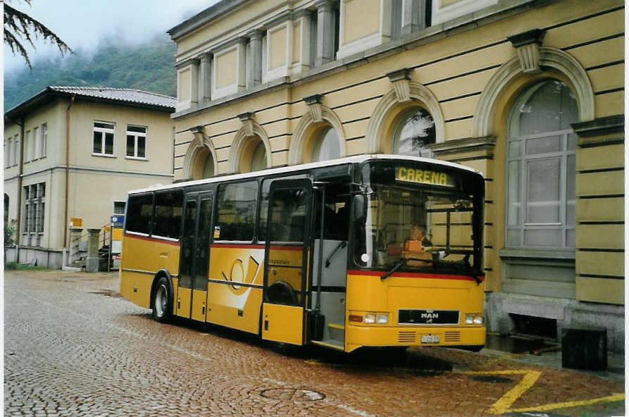 (088'734) - AutoPostale Ticino - TI 215'335 - MAN/Lauber (ex P 23'022) am 3. August 2006 beim Bahnhof Bellinzona
