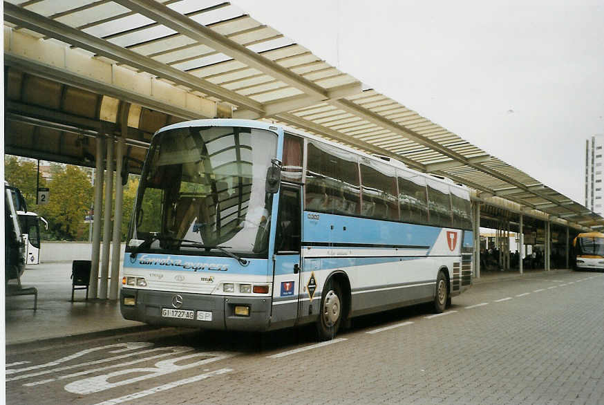 (090'132) - Teisa, Girona - GI 1727 AG - Mercedes/Beulas am 9. Oktober 2006 beim Bahnhof Girona