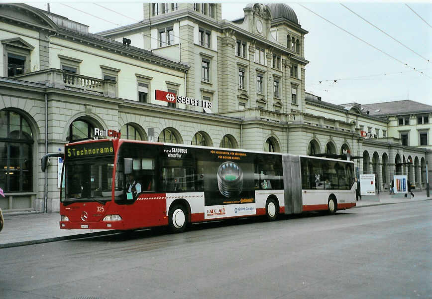 (090'518) - SW Winterthur - Nr. 325/ZH 687'325 - Mercedes am 11. November 2006 beim Hauptbahnhof Winterthur