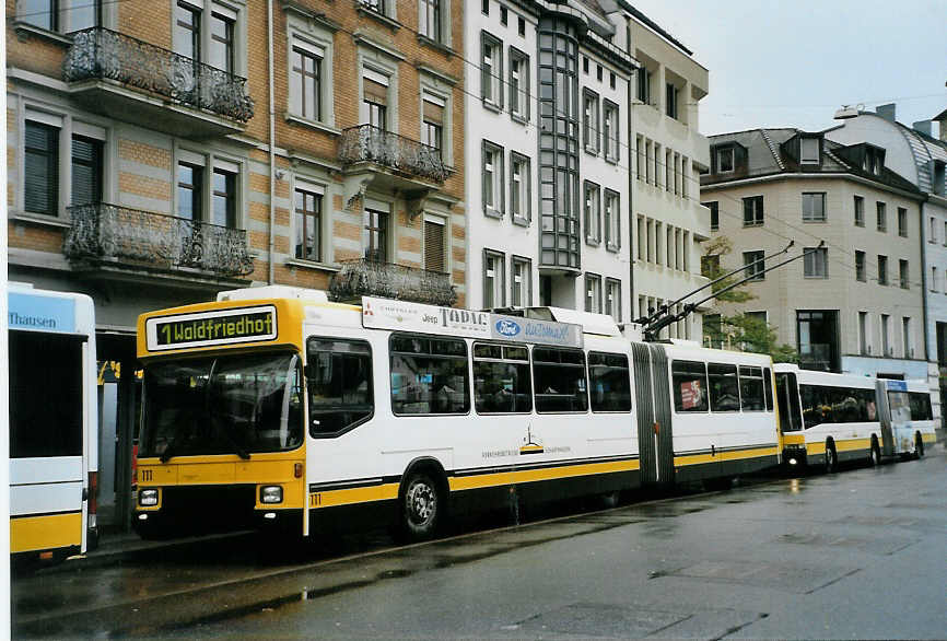 (090'537) - VBSH Schaffhausen - Nr. 111 - NAW/Hess Gelenktrolleybus am 11. November 2006 beim Bahnhof Schaffhausen