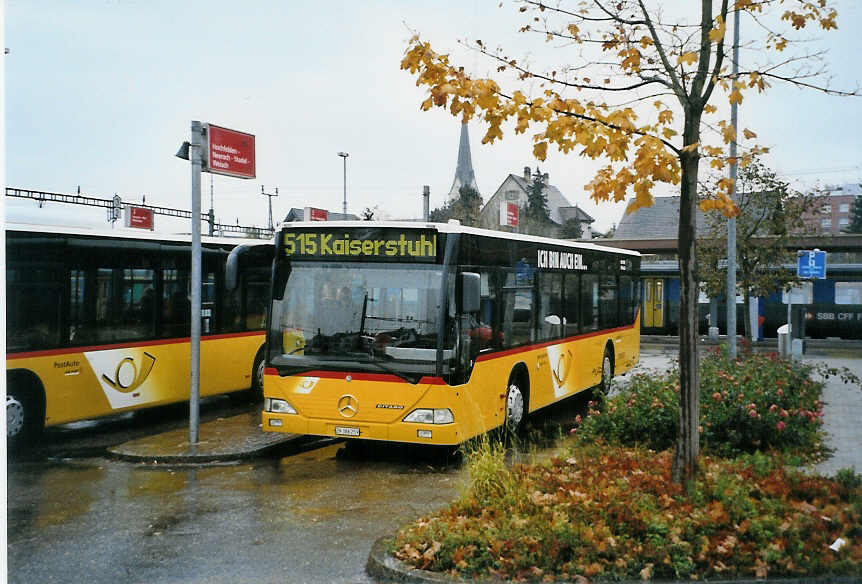 (090'615) - ASN Stadel - ZH 386'259 - Mercedes am 11. November 2006 beim Bahnhof Blach