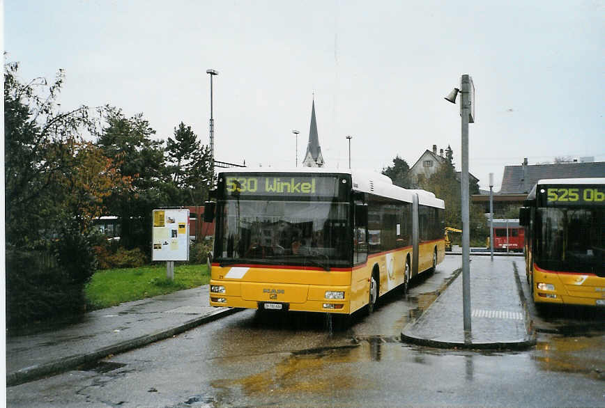 (090'618) - PostAuto Zrich - Nr. 21/ZH 780'686 - MAN (ex P 26'016) am 11. November 2006 beim Bahnhof Blach