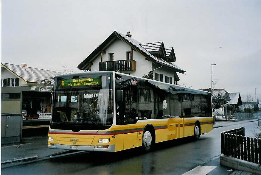 (090'929) - STI Thun - Nr. 112/BE 700'112 - MAN am 9. Dezember 2006 in Thun-Lerchenfeld, Forstweg