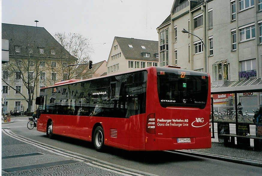 (091'106) - VAG Freiburg - Nr. 858/FR-SW 858 - Mercedes am 23. Dezember 2006 in Freiburg, Siegesdenkmal