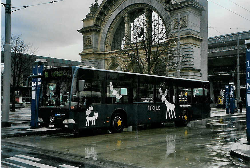 (091'236) - VBL Luzern - Nr. 562/LU 15'716 - Mercedes (ex Gowa, Luzern Nr. 62) am 1. Januar 2007 beim Bahnhof Luzern