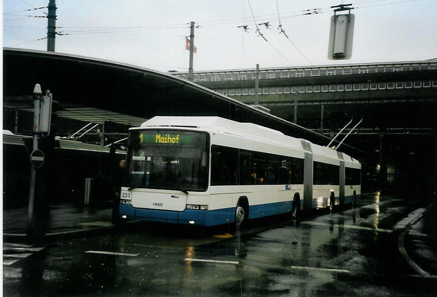 (091'312) - VBL Luzern - Nr. 231 - Hess/Hess Doppelgelenktrolleybus am 1. Januar 2007 beim Bahnhof Luzern