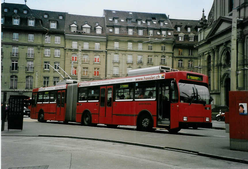 (091'724) - Bernmobil, Bern - Nr. 65 - Volvo/Hess Gelenktrolleybus am 22. Januar 2007 beim Bahnhof Bern