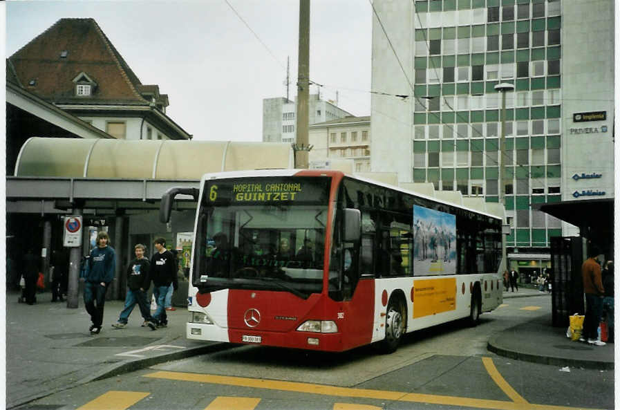 (092'108) - TPF Fribourg - Nr. 382/FR 300'383 - Mercedes am 17. Februar 2007 beim Bahnhof Fribourg