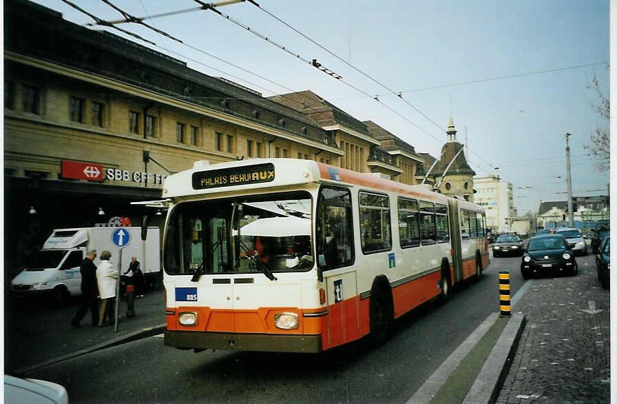 (092'529) - TL Lausanne - Nr. 885 - Saurer/Hess Gelenktrolleybus (ex TPG Genve Nr. 654) am 17. Mrz 2007 beim Bahnhof Lausanne