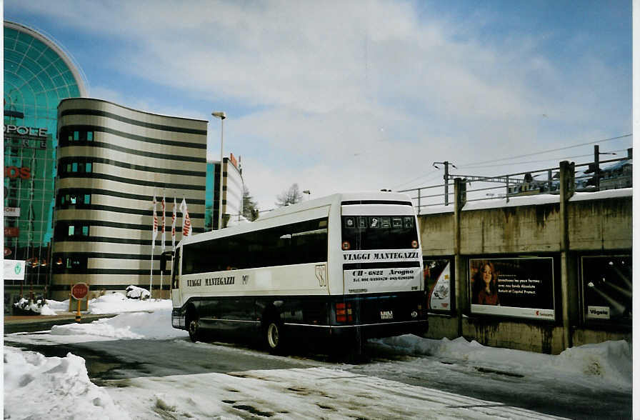 (093'330) - Mantegazzi, Arogno - TI 119'240 - Volvo/Barbi am 25. Mrz 2007 beim Bahnhof La Chaux-de-Fonds