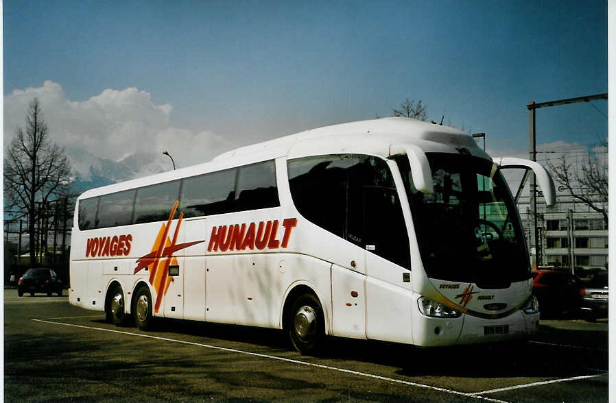 (093'433) - Aus Frankreich: Hunault, Metz - 810 BDW 57 - Scania/Irizar am 28. Mrz 2007 in Thun, CarTerminal