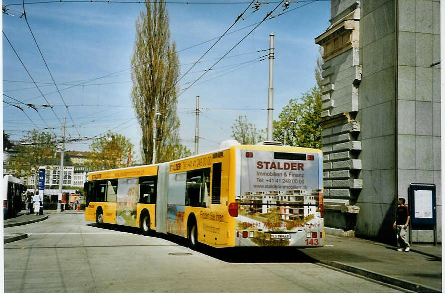 (093'909) - VBL Luzern - Nr. 143/LU 199'443 - Mercedes am 13. April 2007 beim Bahnhof Luzern