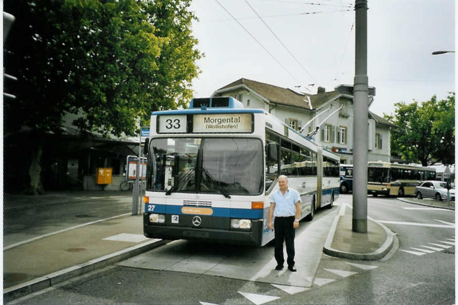 (094'623) - VBZ Zrich - Nr. 27 - Mercedes Gelenktrolleybus am 26. Mai 2007 beim Bahnhof Zrich-Tiefenbrunnen