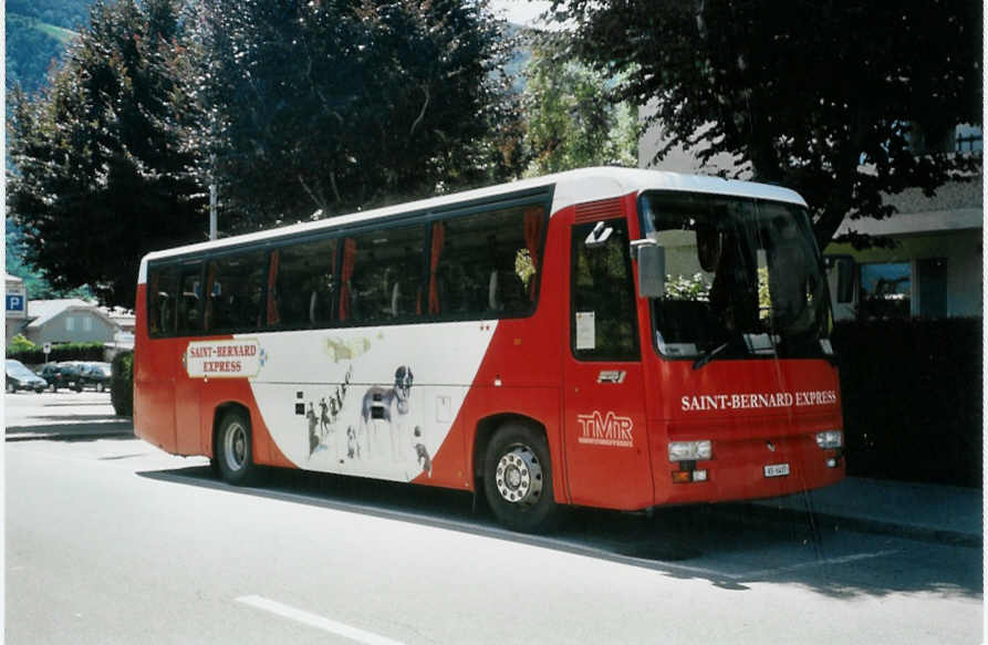 (095'624) - TMR Martigny - VS 6437 - Renault (ex MO Martigny) am 23. Juni 2007 beim Bahnhof Martigny