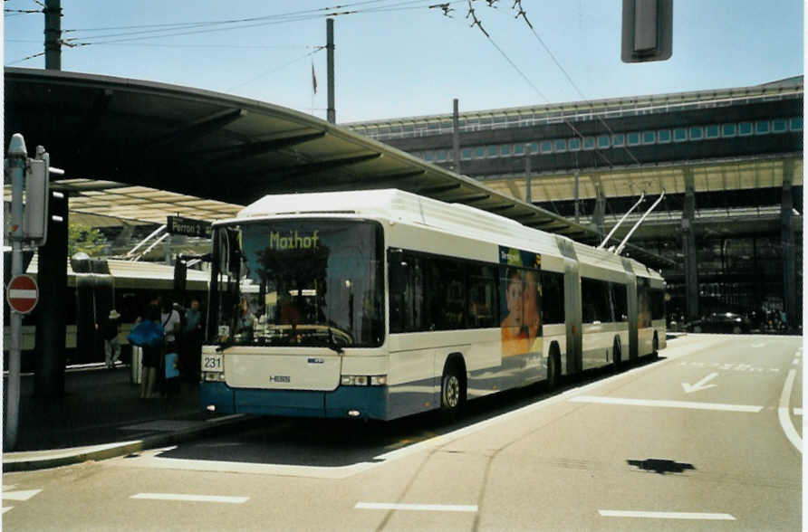 (096'205) - VBL Luzern - Nr. 231 - Hess/Hess Doppelgelenktrolleybus am 15. Juli 2007 beim Bahnhof Luzern