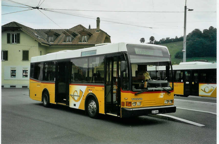 (096'312) - Gurtner, Worb - Nr. 4/BE 25'654 - Volvo/Berkhof am 17. Juli 2007 beim Bahnhof Worb Dorf