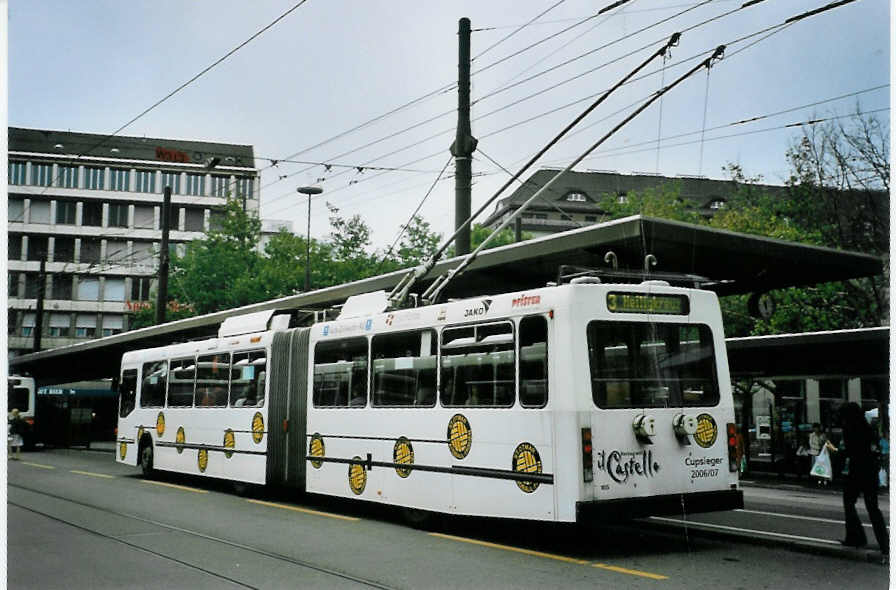 (096'414) - VBSG St. Gallen - Nr. 165 - NAW/Hess Gelenktrolleybus am 21. Juli 2007 beim Bahnhof St. Gallen