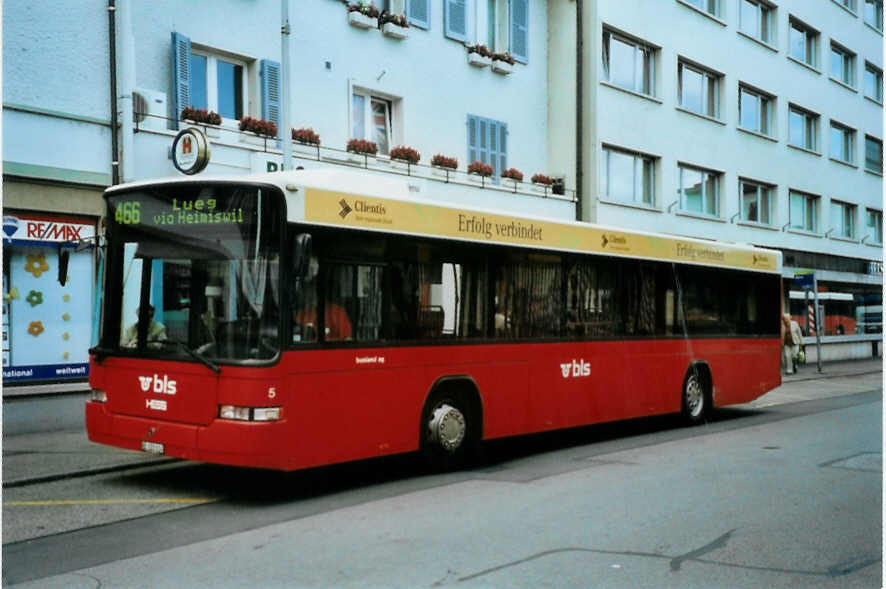 (098'418) - Busland, Burgdorf - Nr. 25/BE 122'014 - Volvo/Hess (ex AAGK Koppigen Nr. 5) am 9. September 2007 beim Bahnhof Burgdorf