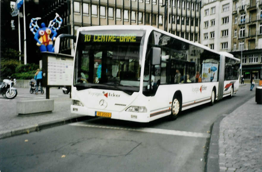 (098'902) - Ecker, Steinsel - VE 2002 - Mercedes am 24. September 2007 in Luxembourg, Place Hamilius