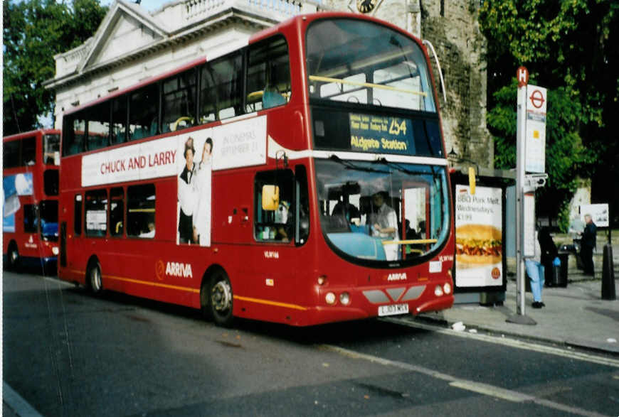 (099'025) - ARRIVA - Nr. VLW 166/LJ03 MSX - VDL Bus am 25. September 2007 in London, Hackney