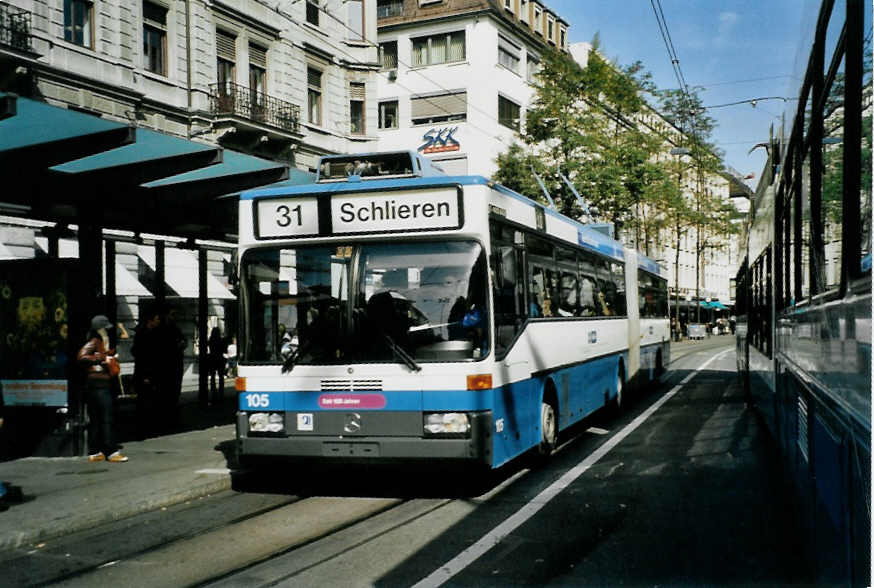 (100'102) - VBZ Zrich - Nr. 105 - Mercedes Gelenktrolleybus am 5. Oktober 2007 in Zrich, Lwenplatz