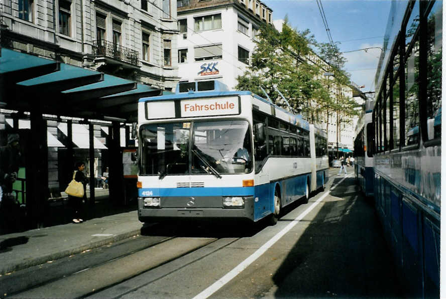 (100'109) - VBZ Zrich - Nr. 4124 - Mercedes Gelenktrolleybus (ex Nr. 3) am 5. Oktober 2007 in Zrich, Lwenplatz