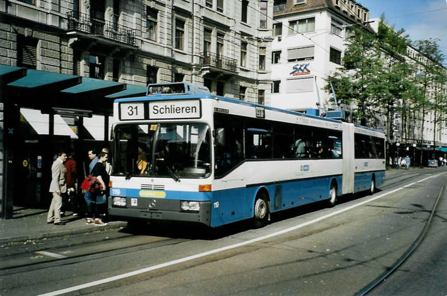 (100'111) - VBZ Zrich - Nr. 119 - Mercedes Gelenktrolleybus am 5. Oktober 2007 in Zrich, Lwenplatz