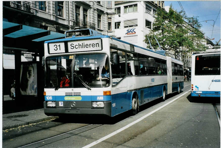 (100'114) - VBZ Zrich - Nr. 106 - Mercedes Gelenktrolleybus am 5. Oktober 2007 in Zrich, Lwenplatz