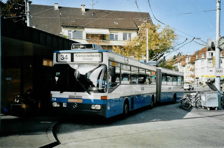 (100'122) - VBZ Zrich - Nr. 114 - Mercedes Gelenktrolleybus am 5. Oktober 2007 in Zrich, Klusplatz