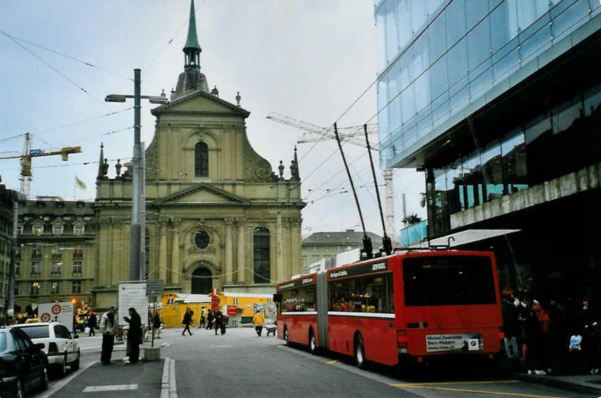(100'504) - Bernmobil, Bern - Nr. 8 - NAW/Hess Gelenktrolleybus am 24. Oktober 2007 beim Bahnhof Bern