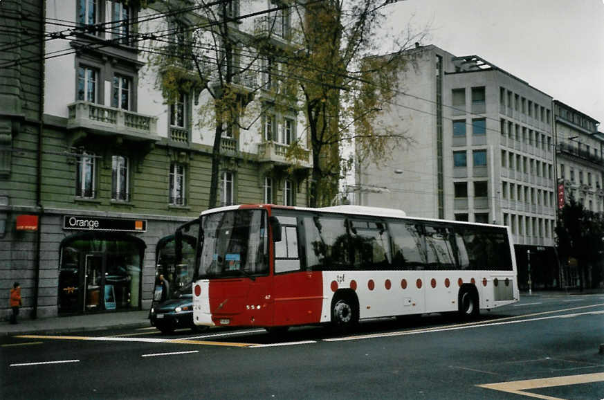 (100'526) - TPF Fribourg - Nr. 67/FR 300'305 - Volvo am 27. Oktober 2007 beim Bahnhof Fribourg