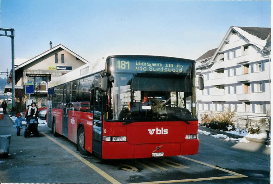 (101'130) - Busland, Burgdorf - Nr. 10/BE 577'570 - Volvo/Hess (ex AAGK Koppigen Nr. 10) am 18. November 2007 beim Bahnhof Ramsei