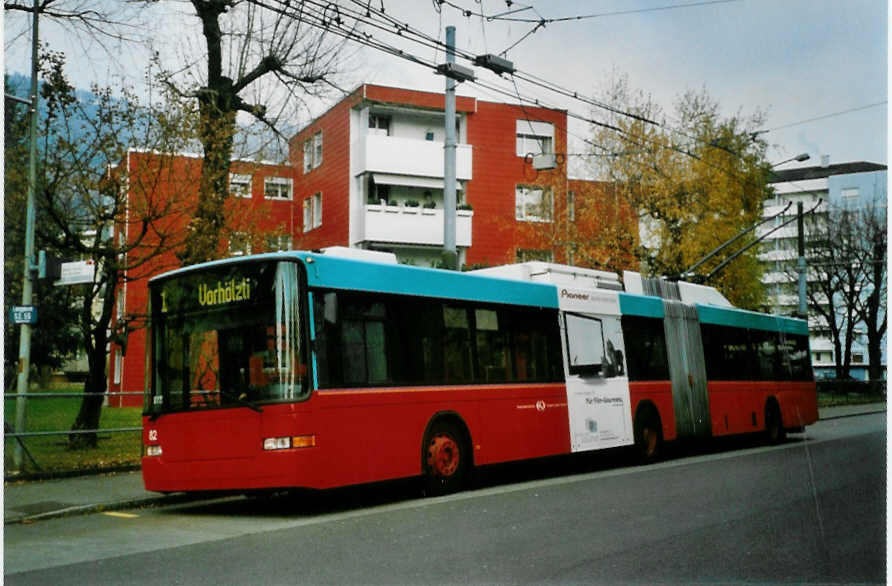 (101'213) - VB Biel - Nr. 82 - NAW/Hess Gelenktrolleybus am 18. November 2007 in Biel, Eisbahn