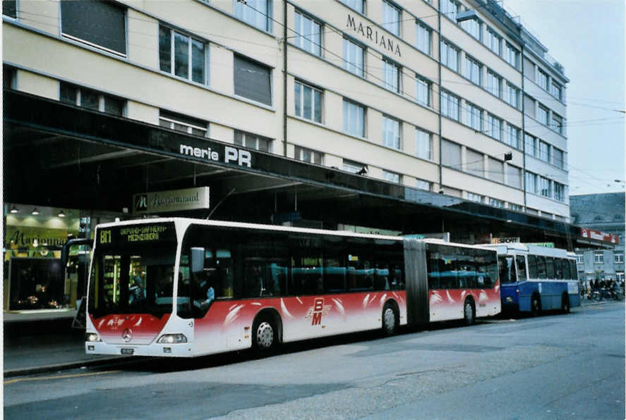 (102'120) - ABM Meinisberg - Nr. 3/BE 281'744 - Mercedes am 22. Dezember 2007 beim Bahnhof Biel