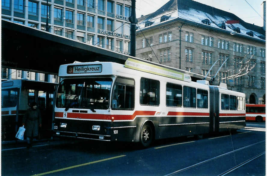 (102'530) - VBSG St. Gallen - Nr. 103 - Saurer/Hess Gelenktrolleybus am 29. Dezember 2007 beim Bahnhof St. Gallen