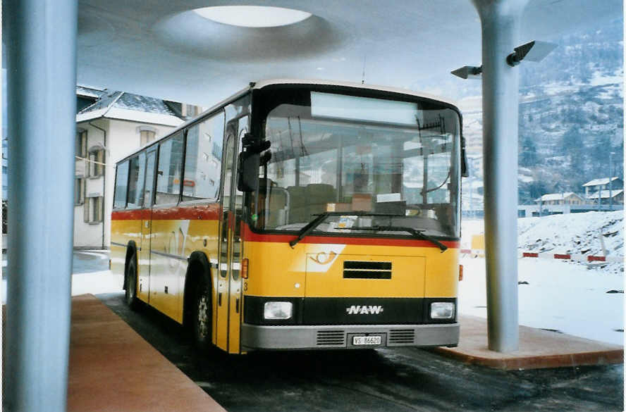 (102'711) - Autotour, Visp - Nr. 3/VS 86'620 - NAW/Lauber (ex Lehner, Brchen Nr. 3) am 30. Dezember 2007 beim Bahnhof Visp