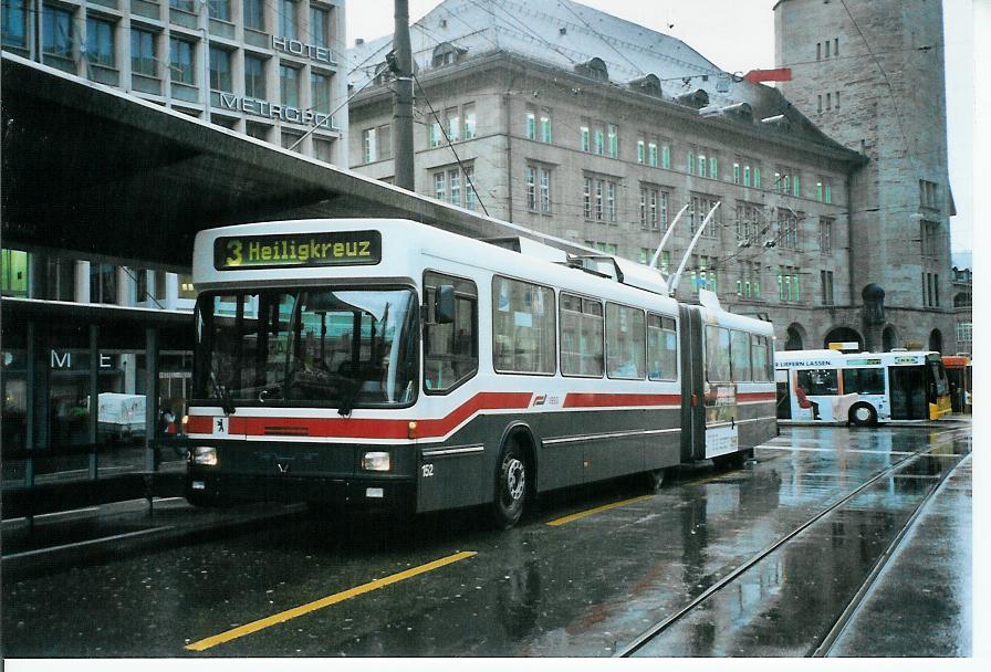 (103'327) - VBSG St. Gallen - Nr. 152 - NAW/Hess Gelenktrolleybus am 7. Januar 2008 beim Bahnhof St. Gallen